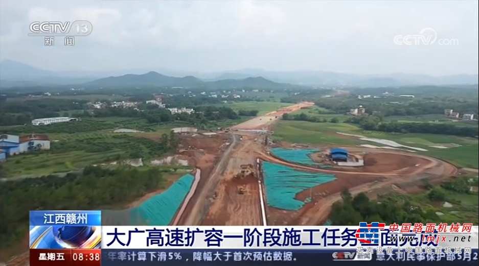 央视聚焦！山东临工助力大广高速扩容工程建设