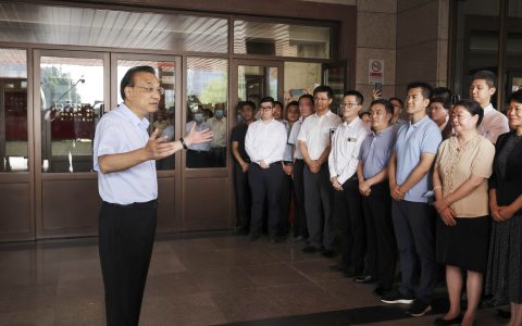 李克强：落实各项政策，推动经济尽快回归正常轨道