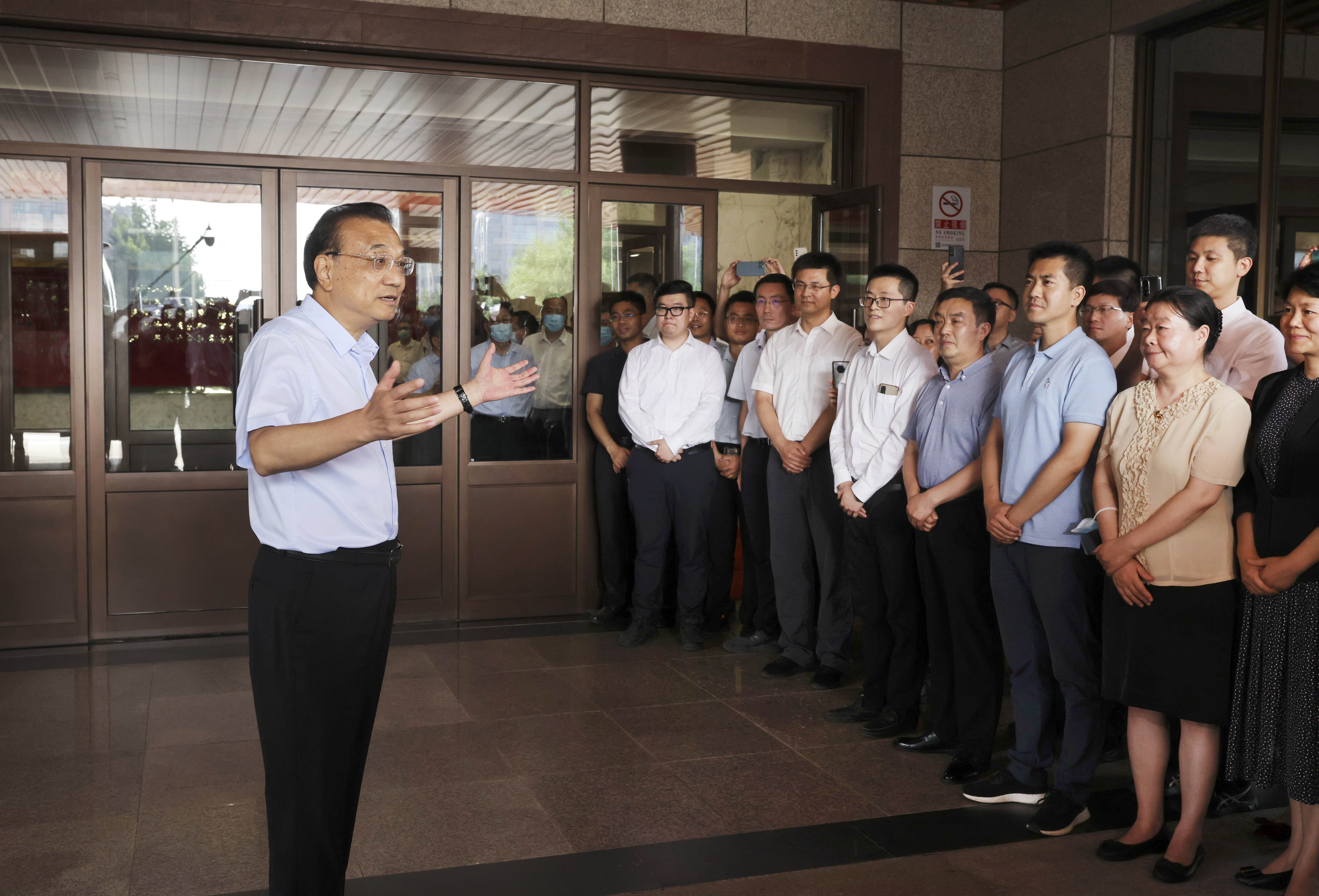 李克强：落实各项政策，推动经济尽快回归正常轨道