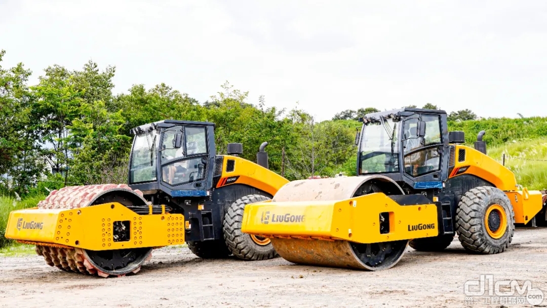 2022年10月销售各类压路机1095台，同比下降0.82%