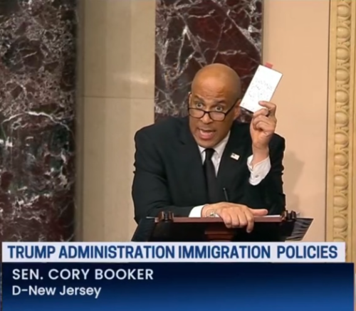 20个小时都骂不完 民主党议员持续演讲猛批特朗普政策