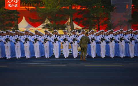 阅兵前最新训练现场