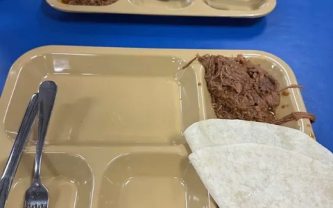 美林肯号航母士兵伙食堪忧 家属忙寄补给却滞留原地